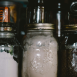 Що з продуктів варто мати вдома про запас та як їх зберігати без світла