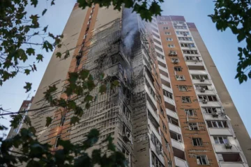 У Дарницькому районі пошкоджена багатоповерхівка внаслідок атаки РФ
