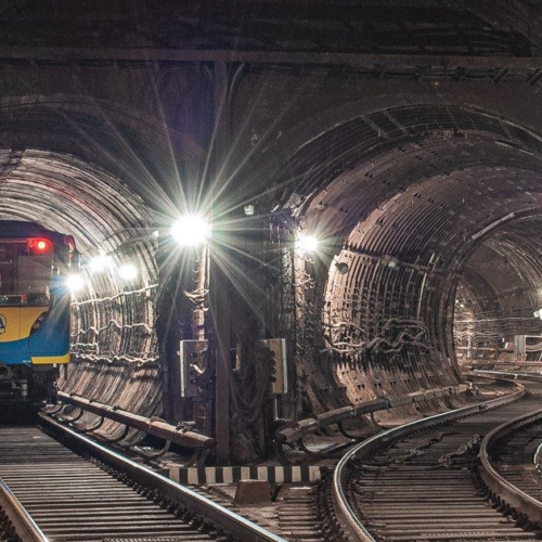 З 10 вересня метро в Києві працюватиме на годину довше