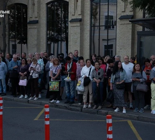 Наземна частина червоної лінії метро більше зачинена, ніж працює — «Пасажири Києва»