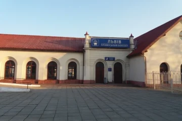 Приміський вокзал у Львові пропонують ліквідувати або перенести. Що буде на його місці