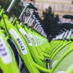 Через хаотичне паркування в Лондоні вилучили понад 3 тисячі прокатних електровелосипедів