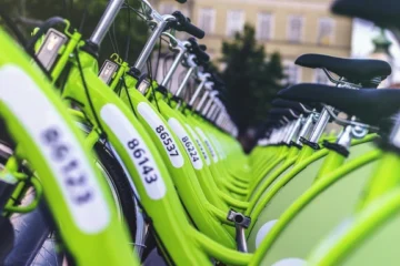 Через хаотичне паркування в Лондоні вилучили понад 3 тисячі прокатних електровелосипедів