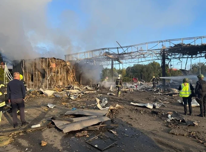 Росіяни вдарили по двом заправкам у Києві