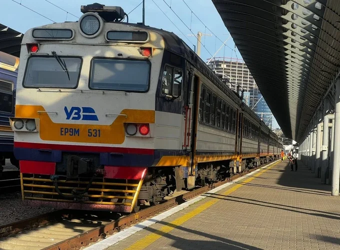 Укрзалізниця запустила три нові міжнародні поїзди. Один із них відправлятиметься під композицію МУР
