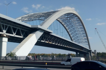 У КМДА знову оновили правила користування мостами під час тривог