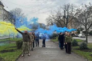 На Подолі почали облаштовувати Алею слави зниклих безвісти військових. Там висадили дерева
