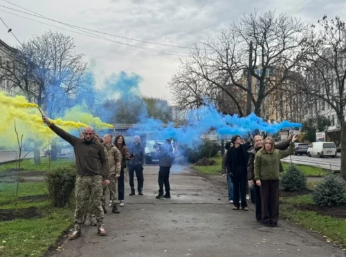 На Подолі почали облаштовувати Алею слави зниклих безвісти військових. Там висадили дерева