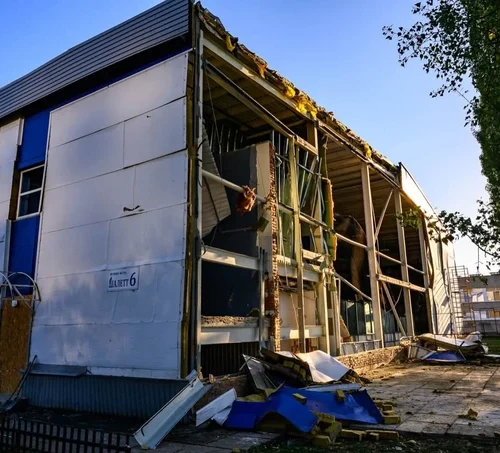 У Києві відновлять пошкоджену російським обстрілом льодову арену «Шалетт»