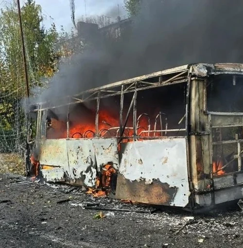 Після загибелі 30 людей унаслідок удару по автобусу в Краматорську та Слов’янську зупинили роботу транспорту