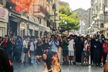 Освітній страйк у Франції: через протести закрили пів тисячі шкіл