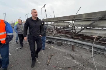 Росіяни знову вдарили по «Південному» мосту: він перекритий для транспорту та метро