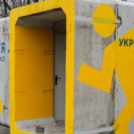 Україна планує встановити сотні мобільних укриттів на шкільних маршрутах прифронтових областей
