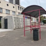 КМДА купує 14 мобільних укриттів із переплатою у 30%. Перше встановили біля підземки – «Пасажири Києва»